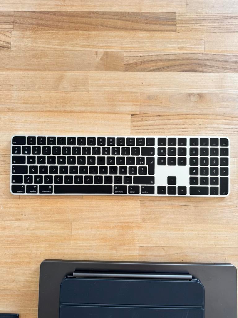 Apple magic keyboard azerty met touch id en numeriek klavier, Ophalen of Verzenden, Azerty, Gebruikt