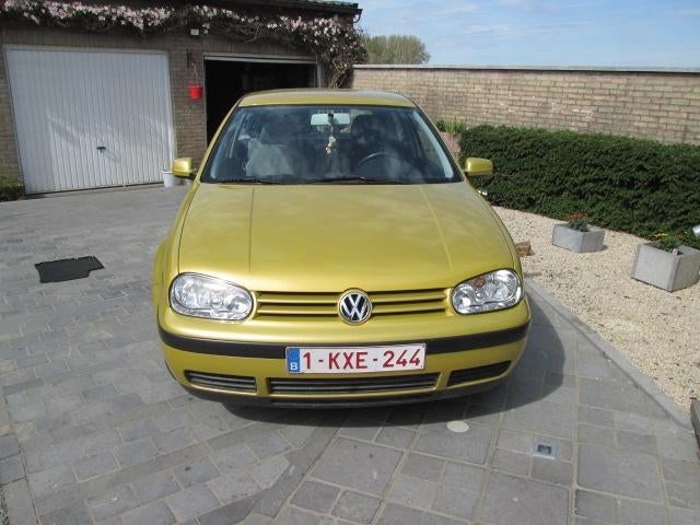 VW Golf 4, Autos, Volkswagen, Particulier, Golf, ABS, Airbags, Air conditionné, Climatisation automatique, Barres de toit, Peinture métallisée