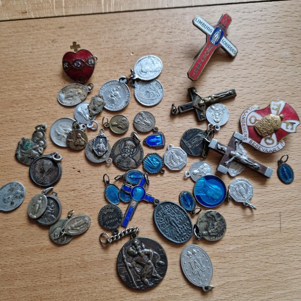 oude bedeltjes / kruisjes, Ophalen of Verzenden