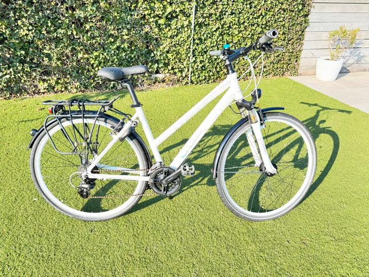 Vélo Cross Trekking taille 48, Vélos & Vélomoteurs, Vélos | Femmes | Vélos de sport & de randonnée, Utilisé, Autres marques, Plus de 20 vitesses