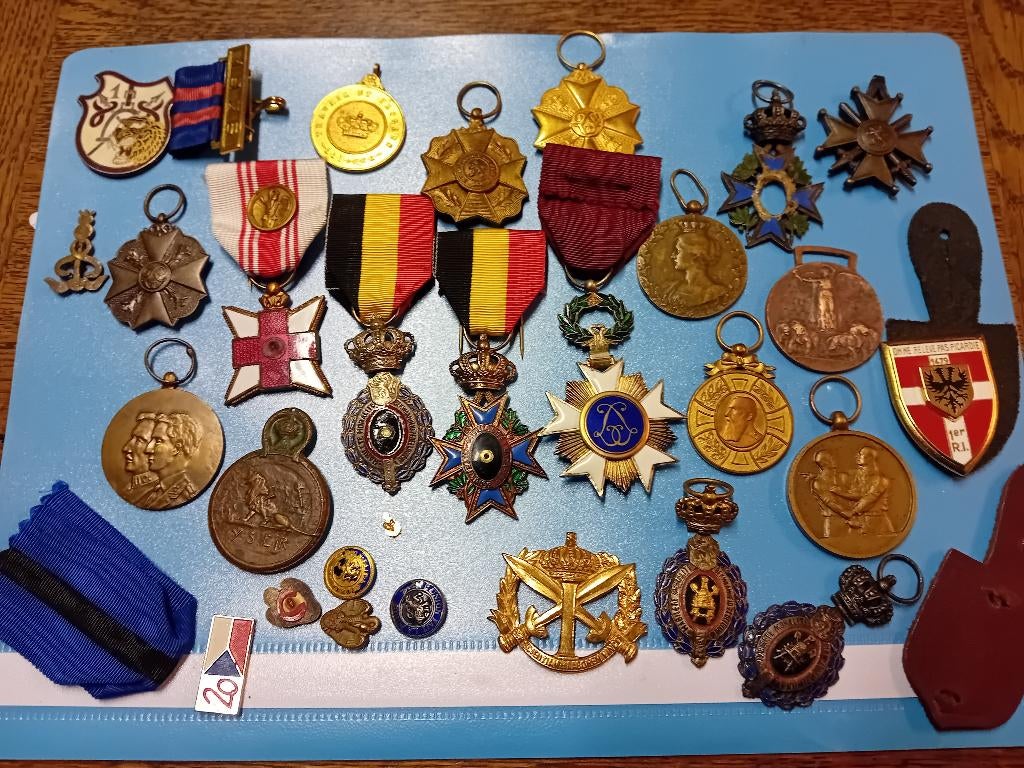 Lots de médaille et insigne divres, Collections, Enlèvement, Autres