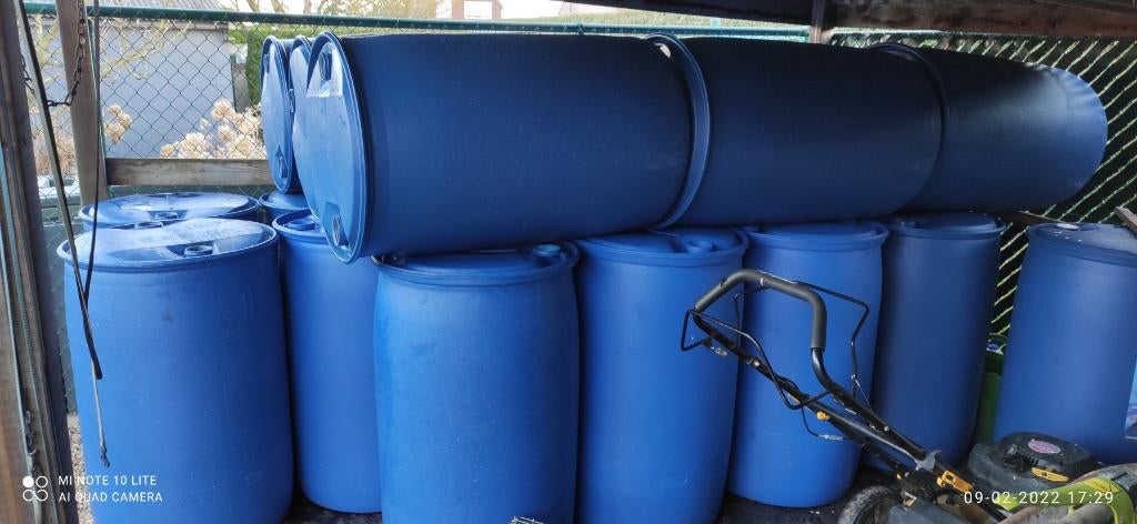 Blauwe plastieken tonnen – €15/stuk – nog 3 st. beschikbaar., Tuin en Terras, 150 liter of meer, Ophalen, Zo goed als nieuw, Kunststof