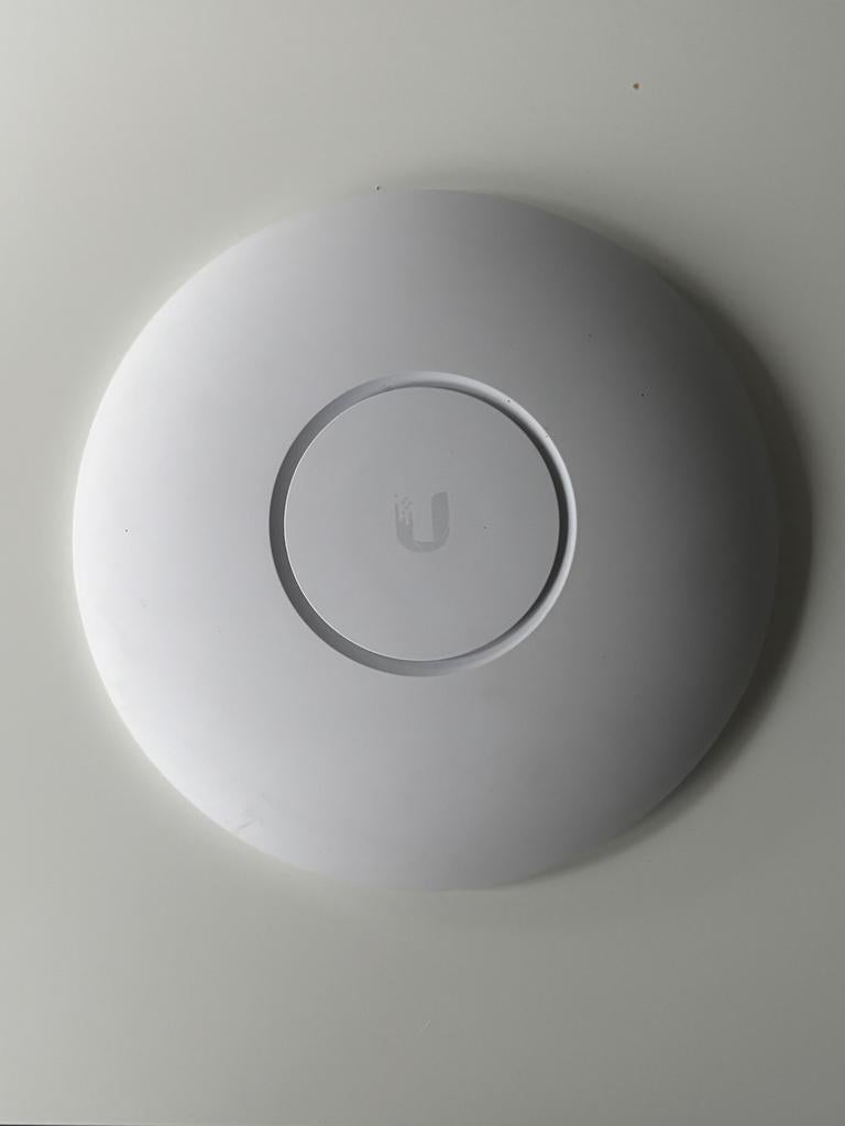 Ubiquiti UniFi AC Pro with 3D-Printed Mount, Ophalen of Verzenden, Zo goed als nieuw