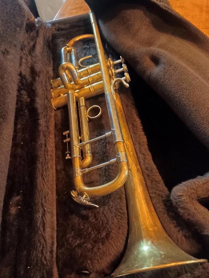 Bach Stradivarius model 37, Muziek en Instrumenten, Blaasinstrumenten | Trompetten, Gebruikt, Trompet in si bemol, Met koffer