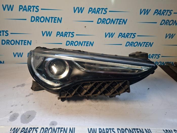 Phare droit d'un Alfa Romeo Stelvio, -, 3 mois de garantie, Utilisé, Alfa Romeo