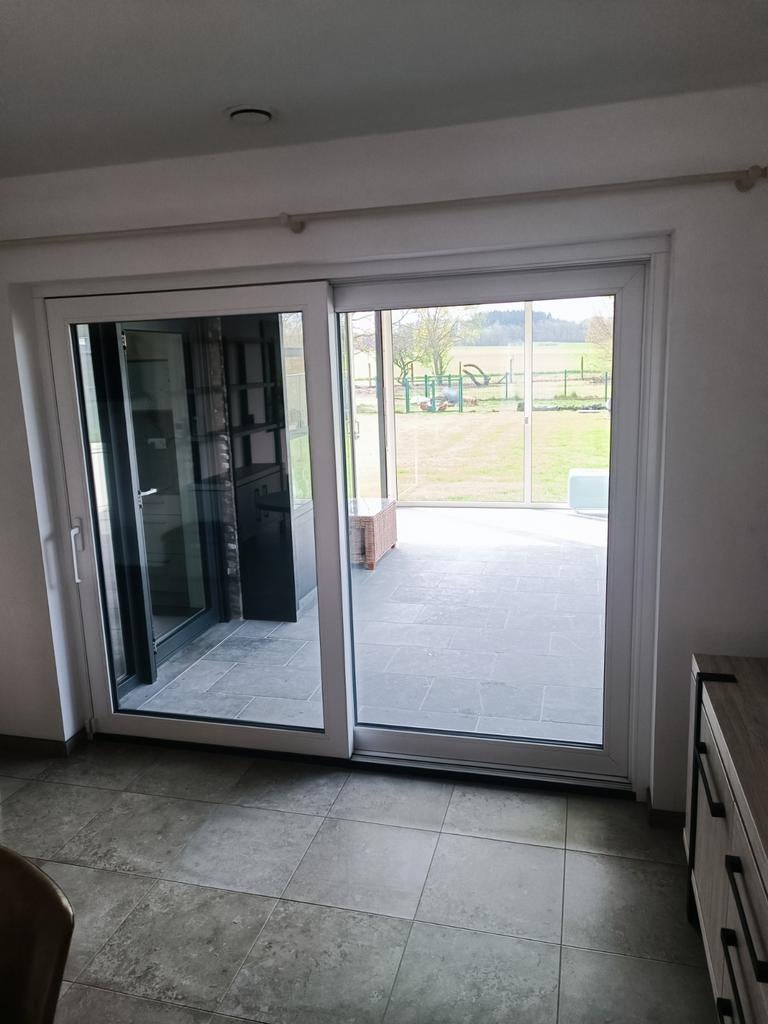 Pvc schûco schuifdeur
Afmetingen shuifdeur: B 259 x212 h, Ophalen