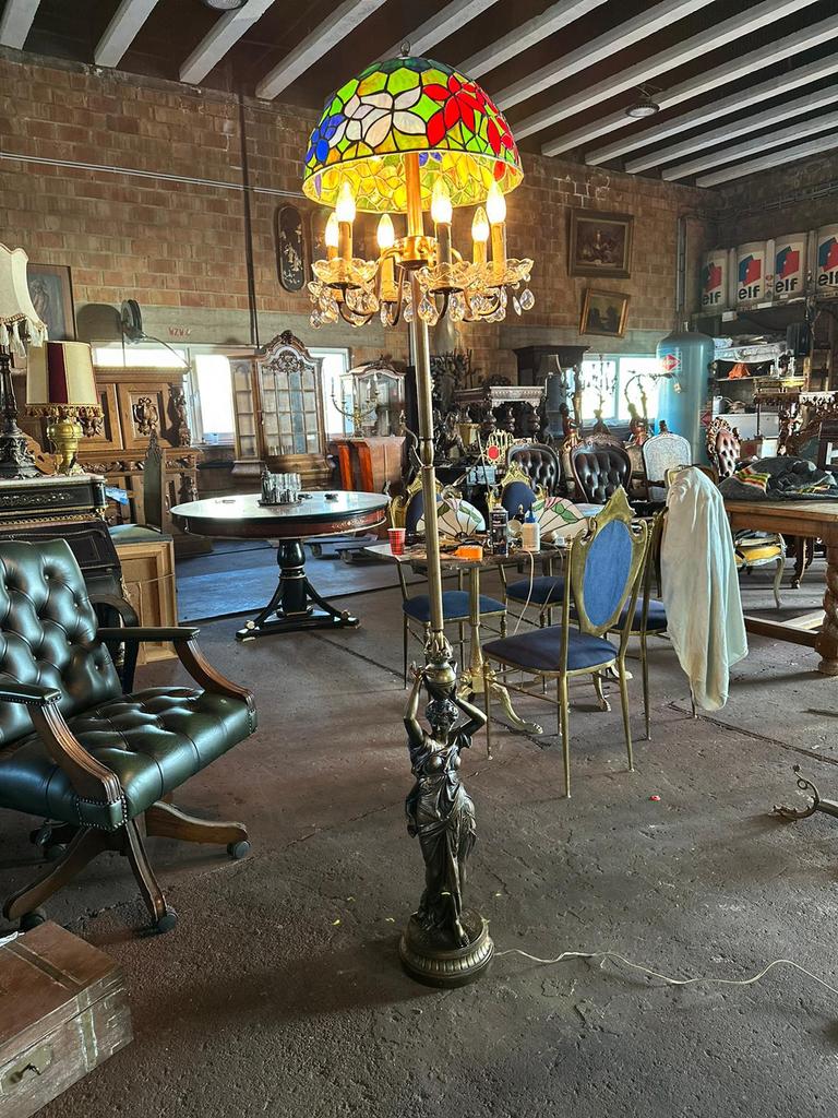 Bronzen Tiffany lamp, Ophalen