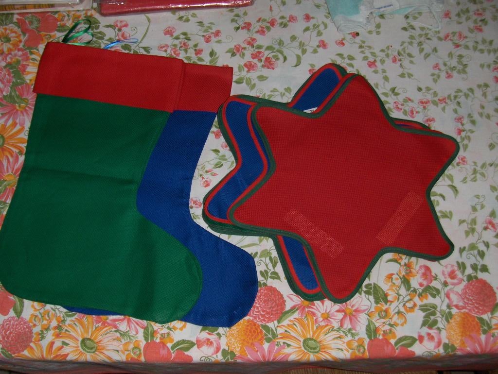 3 bottes et 9 étoiles en tissu aïda., Enlèvement ou Envoi, Neuf, Décoration