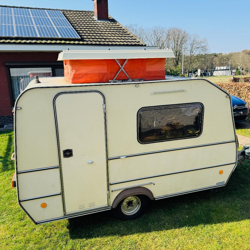 eribette caravan min 750, Caravanes & Camping, Caravanes, Particulier, jusqu'à 2, jusqu'à 500 kg, Eriba, Coin salon convertible
