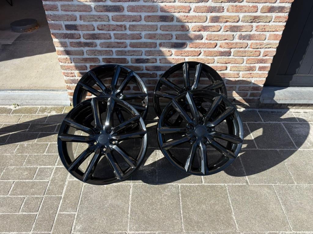 19 inch velgen Kia Sportage - Gloss black, Auto-onderdelen, Banden en Velgen, Gebruikt, Velg(en), 235 mm, All Season