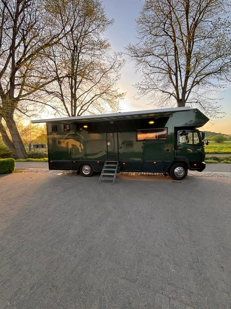 Paardevrachtwagen/ mobilhome Mercedes, Jusqu'à 4, 6 à 7 mètres, Boîte manuelle, Diesel