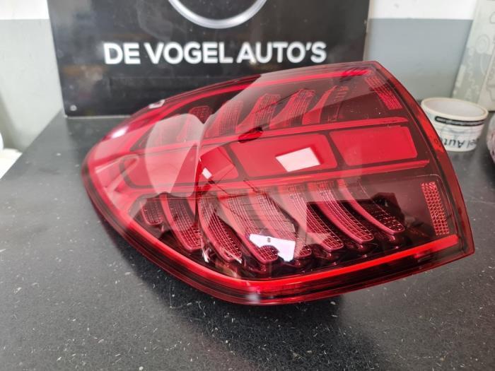 Feu arrière gauche d'un Mercedes C-Klasse, Autos : Pièces & Accessoires, Éclairage, Mercedes-Benz, Utilisé, 3 mois de garantie
