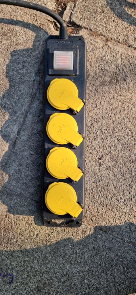 Bloc Multiprise de Chantier IP44 - Câble Néoprène 3m, Bricolage & Construction, Électricité & Câbles, Interrupteur, Interrupteur