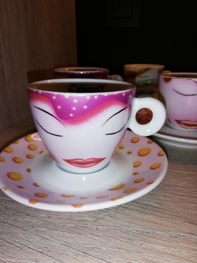 5 Koffietassen, Ophalen of Verzenden, Zo goed als nieuw, Overige stijlen, Kop(pen) en/of Schotel(s)