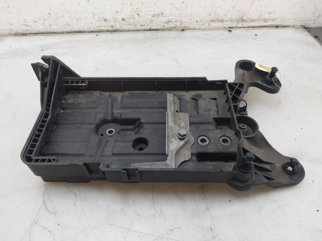 BAC A BATTERIE Volkswagen Golf VII (AUA) (01-2012/03-2021), Dhr. J. Ham, Volkswagen, Administratie@autoham.nl, Utilisé