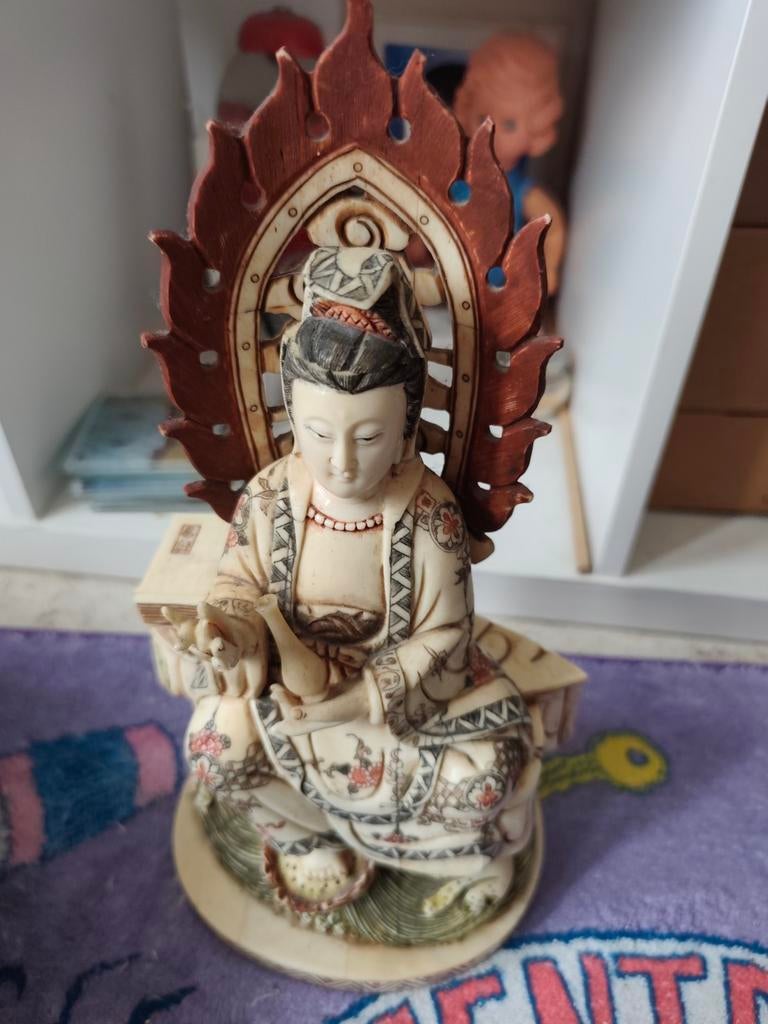 Statuette en os de guanyin