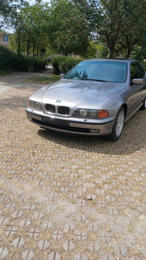 Bmw 535i, Autos, BMW, Particulier, Série 5, Cruise Control, Toit ouvrant, Attache-remorque, Essence, Berline, Automatique, Argent ou Gris