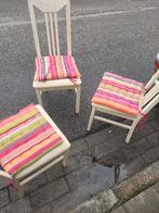 Table avec 4 chaises en bois trebon état prix25euro a jumet, Enlèvement