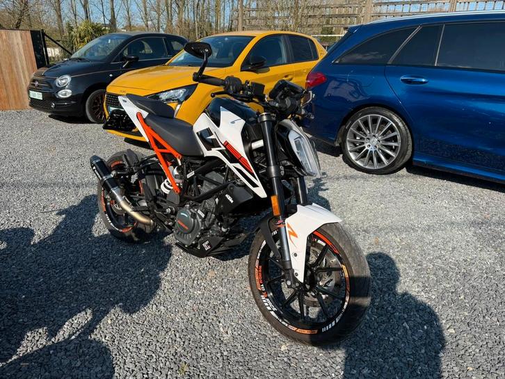 Ktm duke 125cc 4457km autorijbewijs!!, Motoren, Motoren | KTM, Bedrijf, Naked bike, 11 kW of minder, 1 cilinder, LED Verlichting