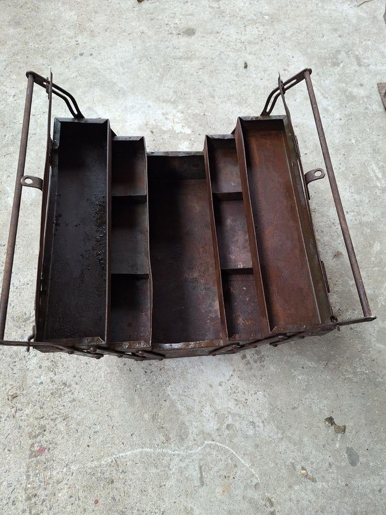 Coffre à outils militaire ., Enlèvement