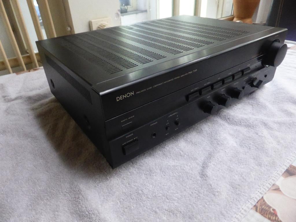 versterker denon PMA-715R in goede werkende staat, Enlèvement, Utilisé, 60 à 120 watts, Denon