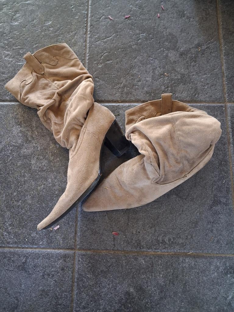 Dameslaarzen 39/40 aan €5/paar, Ophalen