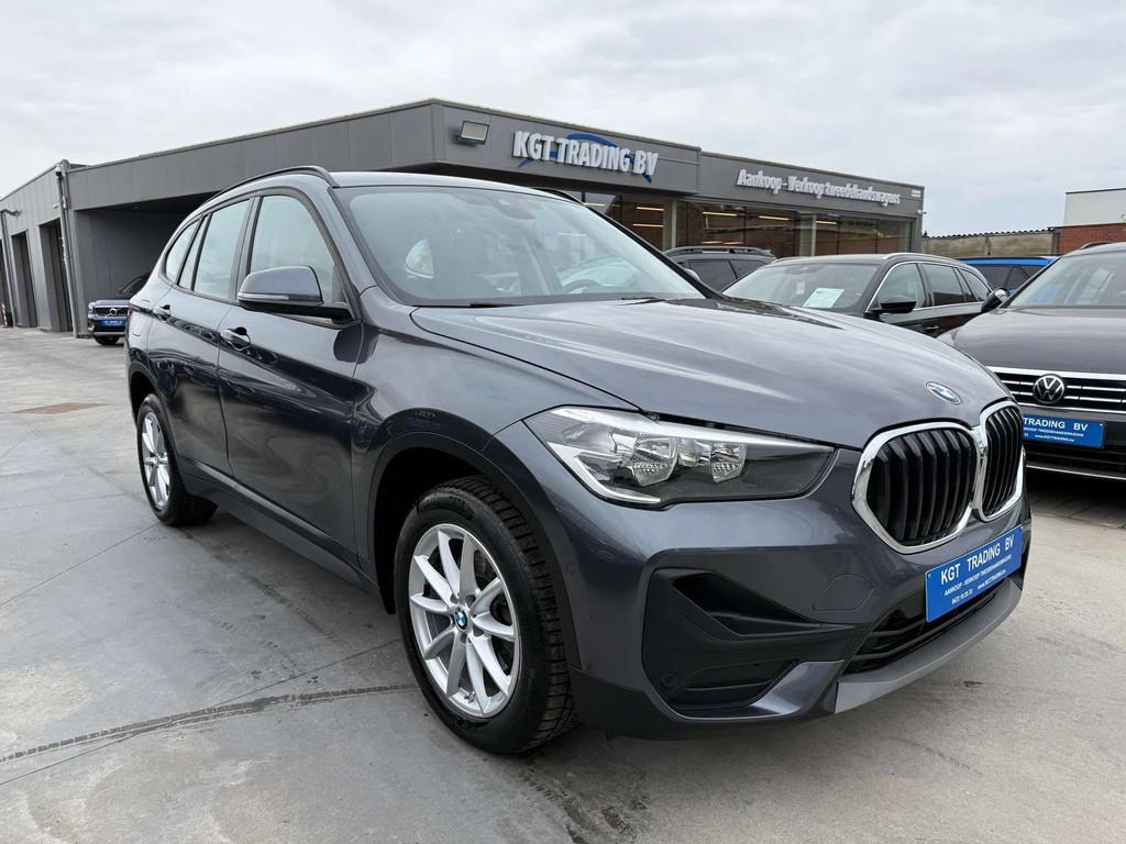 BMW X1 1.5i AUTOMAAT NAVI PRO HARMAN KARDON BLUETOOTH LED, Auto's, BMW, Stof, https://public.car-pass.be/vhr/6d7aab4d-07c0-4f44-ae61-fb0d0b402775
