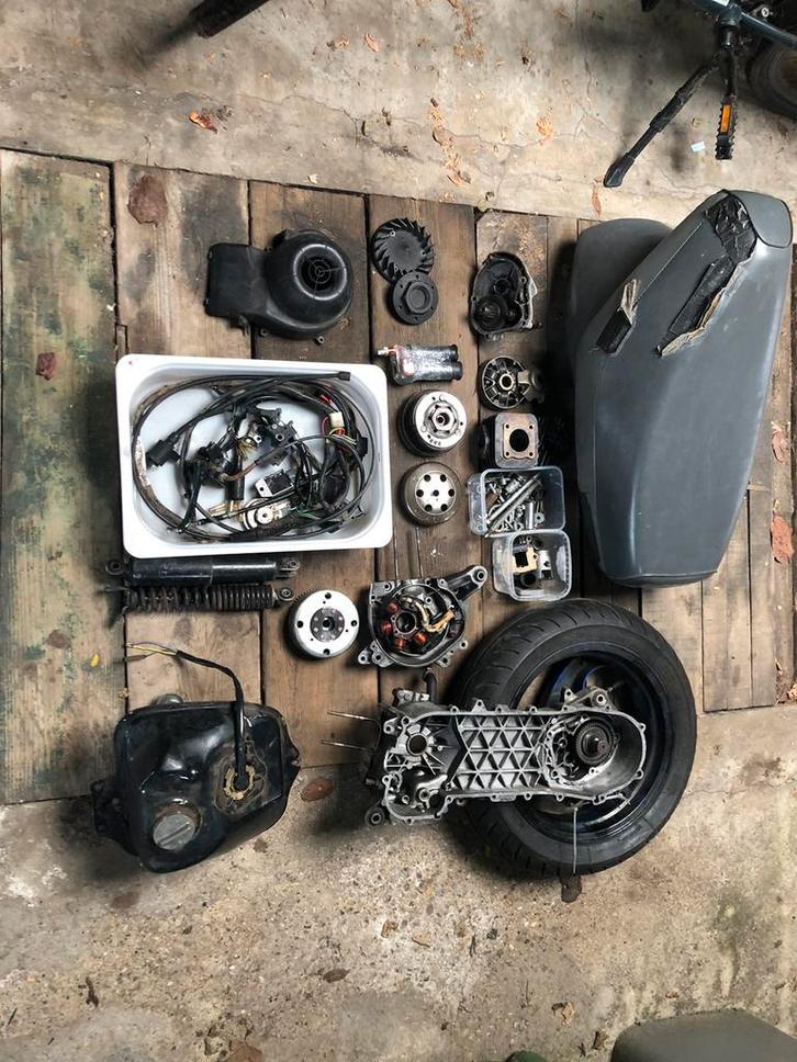 Honda Vision (A-Klasse met papieren) + Piaggio Stalker blok, Vélos & Vélomoteurs, Pièces de cyclomoteur | Scooters, Utilisé, Enlèvement