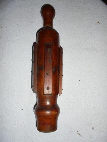 Vintage wijnfleskurkapparaat beschikbaar voor biedingen