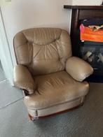 2 comfortabele fauteuils van leer en hout - DE PANNE, Huis en Inrichting, Fauteuils, Ophalen, Gebruikt, Minder dan 75 cm, Hout