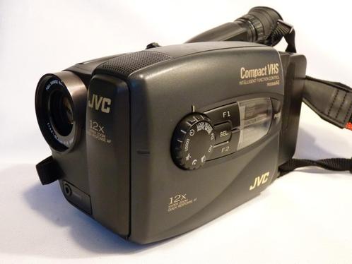 JVC GR-AX210EG VHSC Analoge videocamera, acculader, boekje, Audio, Tv en Foto, Videocamera's Analoog, Camera, VHS-C of SVHS-C
