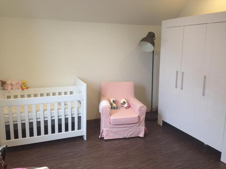 Babykamer bed/kleerkast/ladenkast, Kinderen en Baby's, Kinderkamer | Complete kinderkamers, Zo goed als nieuw, Ophalen
