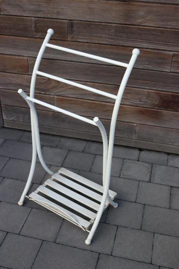 Handdoekrek beschikbaar voor biedingen