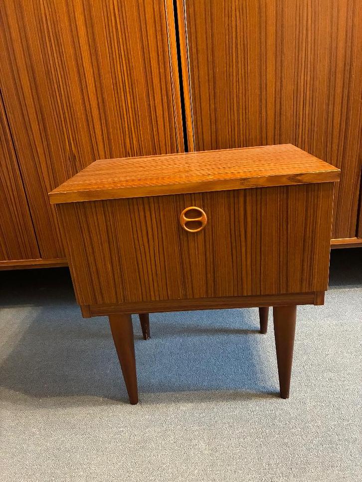 Table de nuit Vintage années 70, Maison & Meubles, Chambre à coucher | Tables de chevet, Comme neuf, Bois, Enlèvement