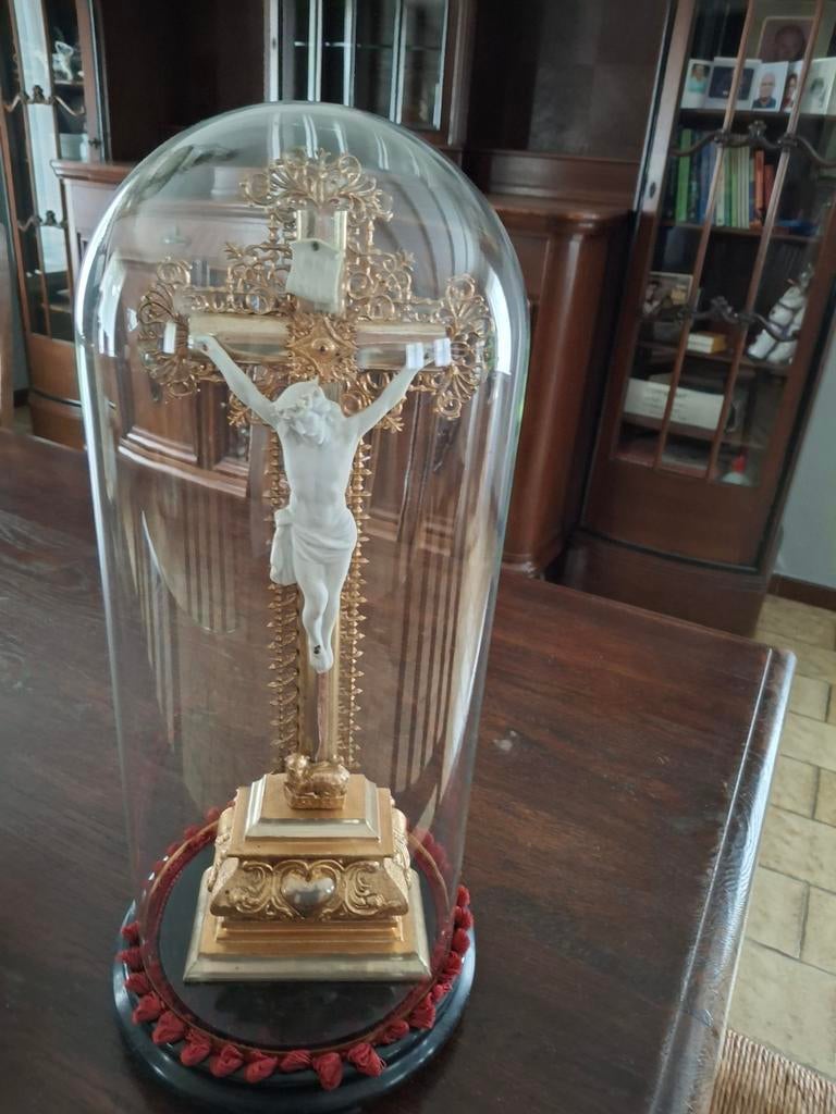 Kruisbeeld onder stulp, Antiek en Kunst, Ophalen