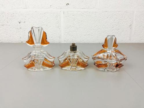 Leuk parfum setje on glas of kristal, Antiek en Kunst, Antiek | Glaswerk en Kristal, Ophalen of Verzenden