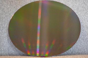 Verwerkte silicium wafer  beschikbaar voor biedingen