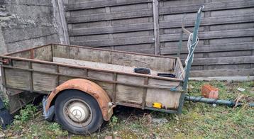 aanhangwagen heeft werk aan beschikbaar voor biedingen