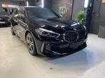 BMW M135I ** IX DRIVE **12 MOIS DE GARANTIE, Auto's, BMW, Automaat, 1 Reeks, Alcantara, Zwart