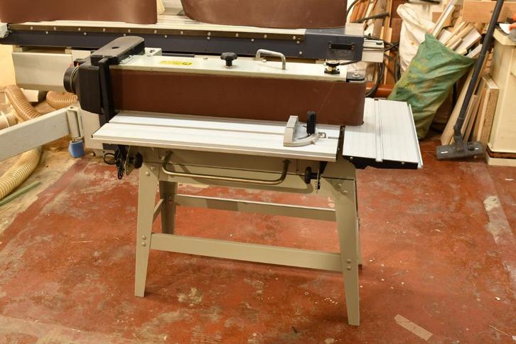 Ponceuse à bande sur table (152X 2010), Doe-het-zelf en Bouw, Gereedschap | Schuurmachines, Zo goed als nieuw, Bandschuurmachine