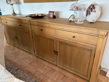 Dressoir in massieve eik beschikbaar voor biedingen