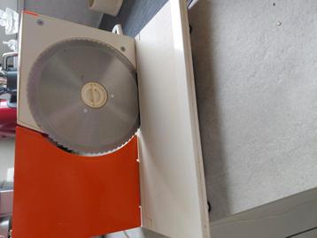 Snijmachine  beschikbaar voor biedingen