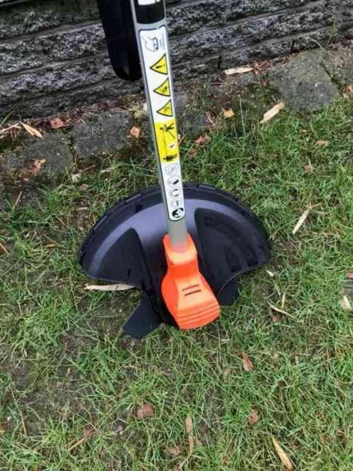 Accu bosmaaier Power Plus 40V (accu+lader niet inbegrepen), Tuin en Terras, Bosmaaiers, Zo goed als nieuw, Accu, 30 tot 50 cm