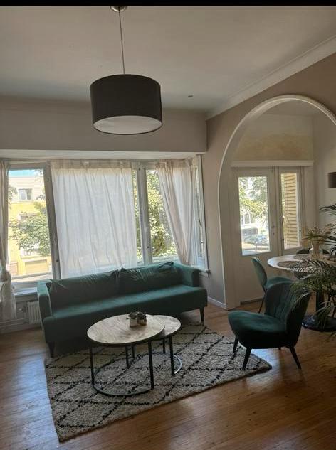 Te koop: 3-zit zetel, ronde eettafel + 4 stoelen en fauteuil, Huis en Inrichting, Tafels | Eettafels, Ophalen