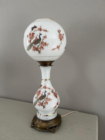 Lamp antiek beschikbaar voor biedingen