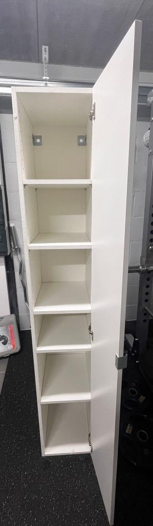 Kolomkast wit beschikbaar voor biedingen