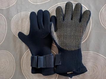 Duik handschoenen  beschikbaar voor biedingen