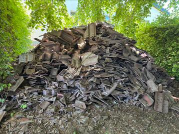 Betonpannen - Ideaal als steenpuin of brokkeljon beschikbaar voor biedingen