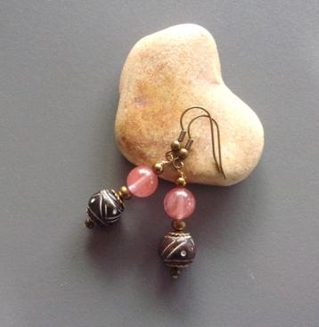 Oorbellen van toermalijn en terracotta uit Senegal beschikbaar voor biedingen