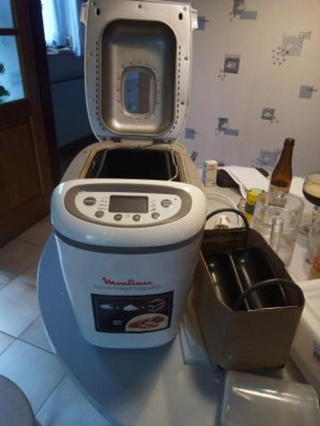 machine à pain Mouline très peu utilisée 73€ beschikbaar voor biedingen